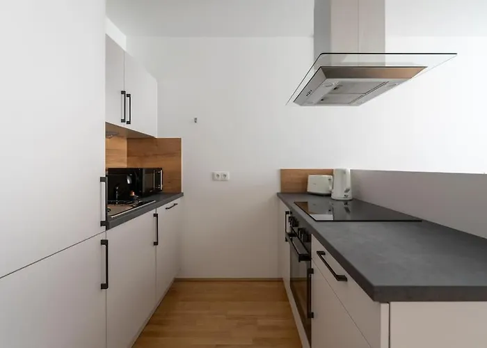 Stylish 1br Escape, Quick By Hm Apartman *