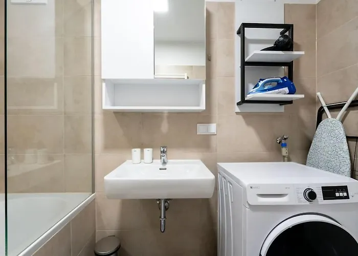 Stylish 1br Escape, Quick By Hm