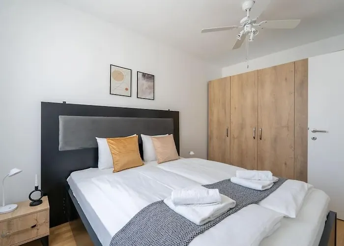 Stylish 1br Escape, Quick By Hm Apartman